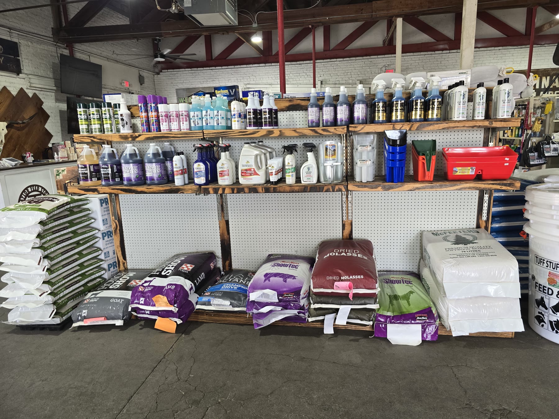 Show feeds and supplements along the shop aisle